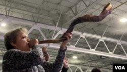 Laura Brown of Mount Joy, Pennsylvania, blows her shofar to signal the beginning to Day 2 of the ReAwaken America Tour. (Carolyn Presutti/VOA)