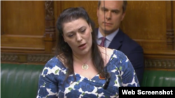 Dân biểu Đảng Bảo thủ Alicia Kearns, chủ tịch Ủy ban Đối ngoại Hạ Viện Anh. Ông Christopher Cash làm việc cho bà Kearns, vào tháng 9/2023 bị bắt vì tội làm gián điệp cho Trung Quốc.