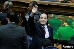 Julio Borges, leader of Venezuelan coalition of opposition parties, gestures as he arrives for a session of the National Assembly in Caracas, Venezuela, Jan. 5, 2017.