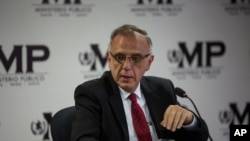 Iván Velásquez, jefe de la CICIG, participa en conferencia de prensa con la Fiscalía General de Guatemala, 19 de abril de 2018. (Foto: AP)