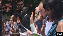 A group of people take part in the naturalization ceremony in Mount Vernon, Virginia. (J. Oni/VOA)