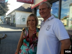 Thomas Braun and his wife, Brigitte, pictured in Ganserndorf, Austria, say they don't agree with everything the far right Freedom Party says, but they feel other parties have not laid out concrete plans to do anything, July 4, 2016. (H. Murdock/VOA)