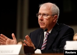 Guy (Bud) Tribble, vice president for software technology at Apple Inc., testifies before the Senate Commerce, Science and Transportation Committee on safeguards for consumer data privacy in Washington, Sept. 26, 2018.