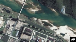 This satellite image provided by Space Imaging Asia shows the Yongbyon Nuclear Center, located north of Pyongyang, North Korea (2002 file photo)