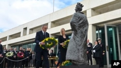 Australian Prime Minister Anthony Albanese, center left, and Minister for Finance Katy Gallagher lay a wreath at the statue of Queen Elizabeth II at Parliament House in Canberra, Sept. 10, 2022. (Mick Tsikas/AAP Image via AP) 