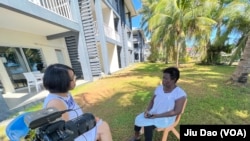 透明国际所罗门群岛分部的负责人力洛古拉2022年7月24日在所罗门群岛首都霍尼亚拉接受美国之音的专访。（美国之音久岛拍摄）