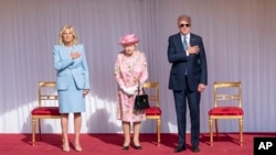 Presiden AS Joe Biden dan ibu negara Jill Biden ketika bertemu Ratu Elizabeth II di Istana Windsor, Inggris, 13 Juni 2021 (foto: dok). 