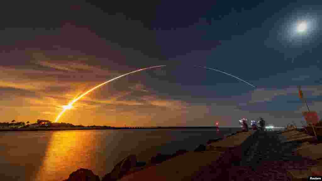 En esta primera misión de Artemis 1, como se le conoce oficialmente, el cohete orbitará alrededor de la Luna. Está previsto que la cápsula Orion viaje aún más lejos que en los años 70, llegando a 64.000 kilómetros de la cara más lejana de la Luna. &nbsp;