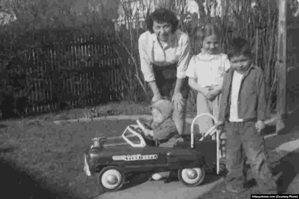 Her dad, Hugh, was a World War II Navy veteran—and a lifelong Republican. He ran a business where he designed, printed, and sold draperies. Hillary, her mom, and her brothers, Hugh Jr. and Anthony, helped out in the business whenever they could. (hillaryc