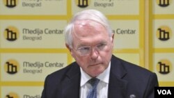 Američki ambasador Kristofer Hil govori na debati o geopolitičkom okruženju i izazovima u međunarodnom pravnom poretku (foto: Medija centar)