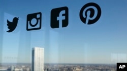 Các chuyên gia luật nói rằng “ngôn từ là vũ khí”, có khả năng “hủy hoại” đời sống người vô tội.