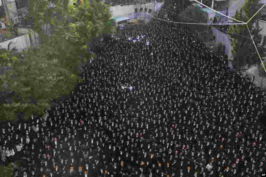 Ultra-Orthodox Jewish men attend a rally against army recruitment in Jerusalem.&nbsp;Israel&#39;s Supreme Court last week ordered the government to begin drafting ultra-Orthodox men into the army, a landmark ruling seeking to end a system that has allowed them to avoid enlistment into compulsory military service.