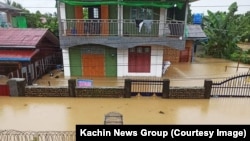 ကချင်ပြည်နယ် မြစ်ကြီးနားမြို့ လူနေရပ်ကွက်တခုပေါ် ရေလျှံနေတဲ့ မြင်ကွင်း (ဇူလိုင် ၁၊ ၂၀၂၄)