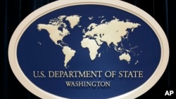 Извештајот наведува дека законот предвидува кривични казни за корупција од страна на функционери, но оти владата не го спровела ефективно