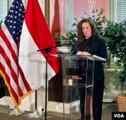 Direktur Kantor Pers dan Diplomasi Publik, Biro urusan Asia Timur dan Pasifik Deplu AS, Sara Matthews (foto: VOA Indonesia).