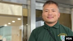 香港記者協會主席陳朗昇表示，運輸署實施車牌查冊新安排接近3個月以來，沒有任何記者成功申請，質疑政府帶頭不尊重終審法院裁決。(美國之音湯惠芸)