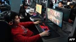 北京一家網咖年輕人玩電遊（2024年1月26日）