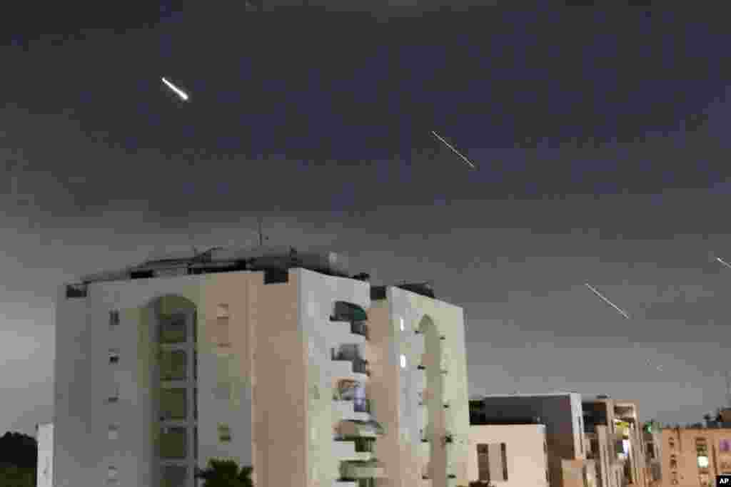 سیستم دافع هوای اسراییل که به نام گنبد آهنین نامیده می&zwnj;شود در حال سرنگون سازی طیاره&zwnj;های بی سرنشین و راکت های پرتاب شده از ایران بر خاک اسراییل &nbsp;