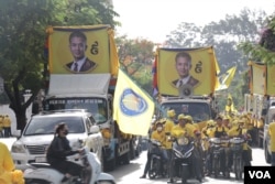 រូបឯកសារ៖ គណបក្សហ្វ៊ុនស៊ិនប៉ិចហែក្បួនយុទ្ធនាការឃោសនាបោះឆ្នោតជាតិ នៅរាជធានីភ្នំពេញ កាលពីថ្ងៃទី ២ ខែកក្កដា ឆ្នាំ ២០២៣។ (ស៊ុន ណារិន/វីអូអេ)