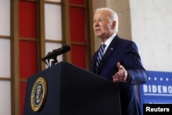 Rais wa Marekani Joe Biden akitoa hotuba ya sera ya uchumi huko Chicago, terehe 28 Juni 2023. Picha na REUTERS/Leah Millis.
