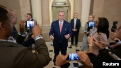 U.S. House Speaker Kevin McCarthy speaks with reporters as the deadline to avert a partial government shutdown approaches on Capitol Hill in Washington, Sept. 28, 2023.