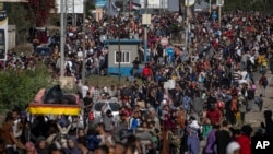 Palestinians flee to the southern Gaza Strip on Salah al-Din Street in Bureij, Gaza Strip, Nov. 10, 2023.