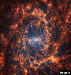 ساڑھے تین کروڑ نوری سال کے فاصلے پر واقع ایک کہکشاں کی جیمز ویب اسپیس ٹیلی اسکوپ سے لی گئی تصویر۔