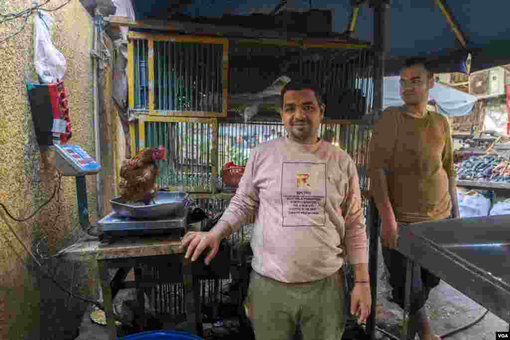 Moksha, left, a poultry butcher, is seen in Cairo, March 28, 2023. "Last Ramadan, I sold around 500 kilograms of chicken each day &mdash; now, if I sell 100 kilograms, I would call myself lucky," Moksha said. (Hamada Elrasam/VOA)&nbsp;