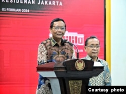 Mahfud MD saat menyampaikan surat pengunduran diri sebagai Menko Polhukam kepada Presiden Jokowi di Istana Kepresidenan, Jakarta, 1 Februari 2024. (Biro Setpres)