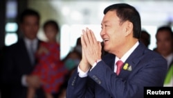 Mantan Perdana Menteri Thailand Thaksin Shinawatra di Bandara Don Mueang di Bangkok, Thailand, 22 Agustus 2023. (REUTERS/Athit Perawongmetha)