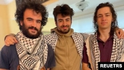 Dari kiri: Hisham Awartani, Kinnan Abdel Hamid, dan Tahseen Ahmed (foto: dok).