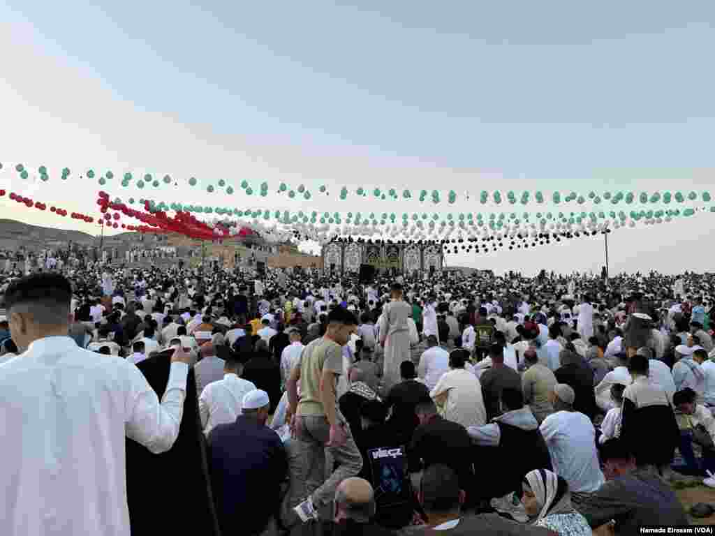 Just south of Cairo in Egypt&#39;s Western Desert, worshippers from villages around the pyramid complex come together among ancient burial grounds, many of them bearing in mind the hundreds of thousands of people in the besieged Gaza strip where hopes for a Ramadan cease-fire were dashed. Abusir, Egypt, April 10, 2024.