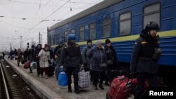 Շատերը փախչում են Ուկրաինայի արևմուտք։ Ոմանք նախընտրում են մնալ և դիմանալ՝ չցանկանալով դառնալ փախստական