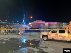 An image taken from video shows members of the Mexican Army at the site of a fire at an immigration detention facility in Ciudad Juarez, Mexico, March 28, 2023. (Cesar Contreras/VOA Spanish)