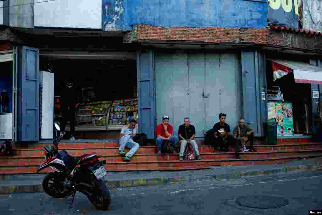 El martes 27 de agosto, una serie de apagones menores afectaron a algunos estados, que Freddy Ñáñez también atribuyó al sabotaje.&nbsp;"Hemos sido víctimas, una vez más, de un sabotaje eléctrico", dijo el ministro refiriéndose al del viernes 30 de agosto.