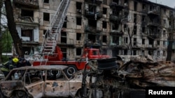 Bangunan tempat tinggal rusak parah akibat serangan rudal Rusia, di tengah serangan Rusia ke Ukraina, di Kryvyi Rih, wilayah Dnipropetrovsk, Ukraina 13 Juni 2023. (Foto: REUTERS/Alina Smutko)