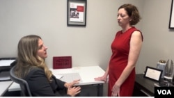 Angels for Change Founder Laura Bray speaks with Alison Walters, a board member with the organization that seeks to end drug shortages nationwide. (Carolyn Presutti/VOA)