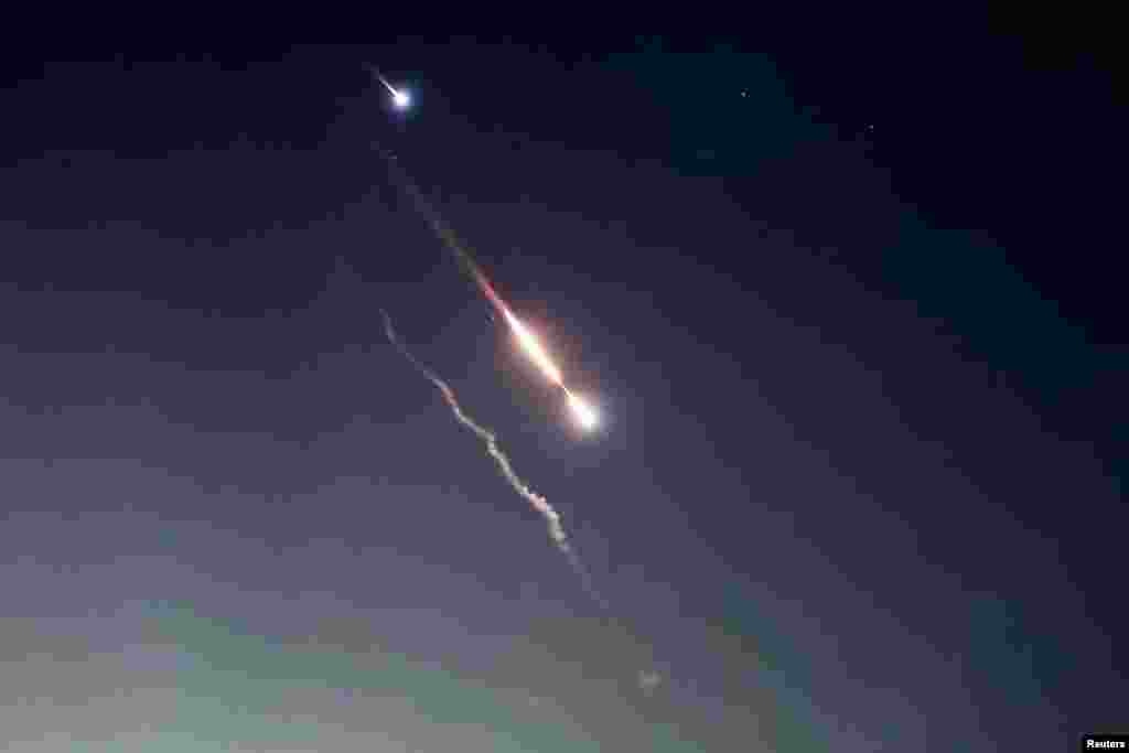 آسمان شهر بیت المقدس بعد از حملات ایران بر اسراییل &nbsp;