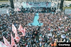 Prabowo Subianto kembali terbang ke Medan, Rabu (7/2) untuk menyampaikan orasi politik dalam Konser Indonesia Maju di Stadion Baharoeddin Siregar, Deliserdang, Medan, Sumatera Utara. (Courtesy: TPN Prabowo-Gibran)