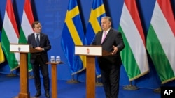 瑞典首相克里斯特松(左)与匈牙利总理欧尔班在布达佩斯举行联合记者会。(2024年2月23日)