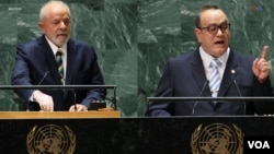 Montaje con las intervenciones de los presidentes de Brasil, Luiz Inácio Lula da Silva, a la izquierda, y de Guatemala, Alejandro Giammattei, durante la Asamblea General de la ONU, el 19 de septiembre de 2023.