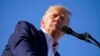 Колишній президент США Дональд Трамп під час промови в аеропорту в Техасі, 25 березня 2023 року