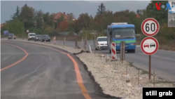 Автопатот Кичево-Охрид се гради повеќе од една деценија. Неговата изградба почна во мај 2014 година, неколку пати беа пробивани роковите за негово завршување