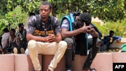 Refugees International a dénoncé "les arrestations violentes et expulsions forcées de centaines de migrants africains noirs" à Sfax.