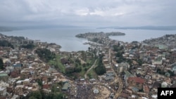  Une vue aérienne lors d'un meeting de campagne à Bukavu, capitale de la province du Sud-Kivu, RDC, le 25 novembre 2023. 