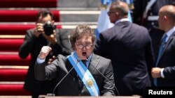 En Fotos | Ha comenzado el camino hacia la reconstrucción en Argentina: presidente Milei durante su discurso 