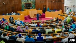 L'Assemblée nationale a approuvé mercredi, après des débats tumultueux, la formation d'une commission d'enquête sur le processus. Un grand nombre des membres du camp présidentiel ont voté pour. (Photo CARMEN ABD ALI / AFP)