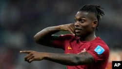 Arquivo: Rafael Leão, jogador de Portugal, celebra depois de marcar o seu sexto golo em jogo do Mundial 2022 frente à Suíça. 6 dez. 2022