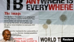 ကမ္ဘာ့တီဘီရောဂါ တိုက်ဖျက်ရေးနေ့ ပိုစတာနဲ့ တီဘီရောဂါသည် (REUTERS/Rupak De Chowdhuri)