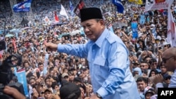 Calon presiden Prabowo Subianto saat kampanye di Stadion Gelora Bung Karno Jakarta pada 10 Februari 2024. (Foto: Yasuyoshi CHIBA/AFP)